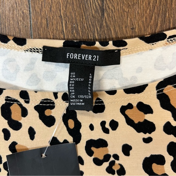 forever 21 cheetah lrint cropped long sleeve SZ LG - Picture 2 of 3